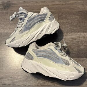 Authentic Yeezy Boost 700 V2 Static Gray Kids Size 11.5 US/11 UK/29 EUR NWOB